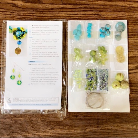Annie's Simply Beads Kit Du Mois - Lot De 11 Kits De Perles Pour Bijoux